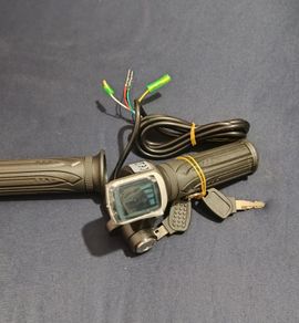 Twist Throttle With Key Lock and Screen For E-bike