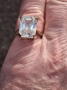 9 Carat Gold Gem Set Ring (6.5 grams)