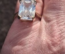 9 Carat Gold Gem Set Ring (6.5 grams)