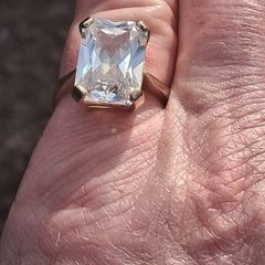 9 Carat Gold Gem Set Ring (6.5 grams)