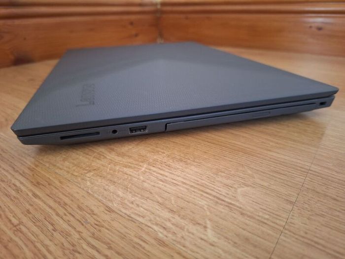 Lenovo V130