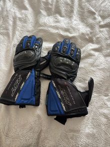 RST motorbike gloves