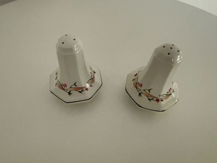Eternal Beau Salt & Pepper set
