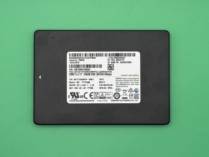 Bundle of Samsung Cm871a 256gb Sata SSD Drives