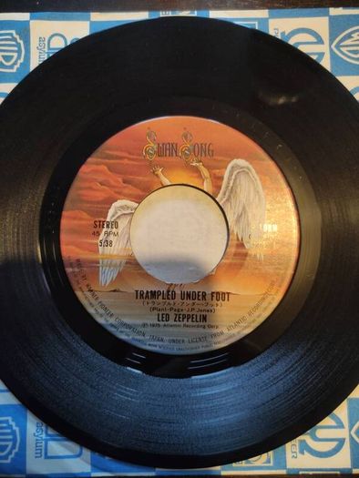 Led Zeppelin - Trampled under foot / Black country woman - Japanese