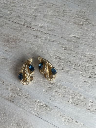Vintage Clip On Earrings