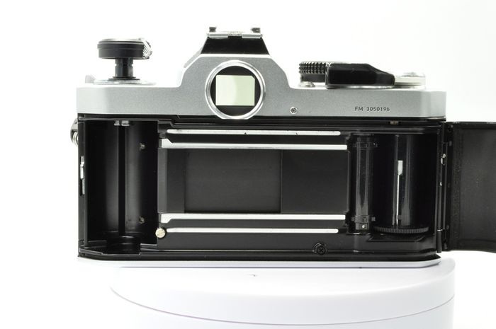 Nikon Fm Chrome + 50mm pancake F1.8 , Cla'd- Recent Full Service
