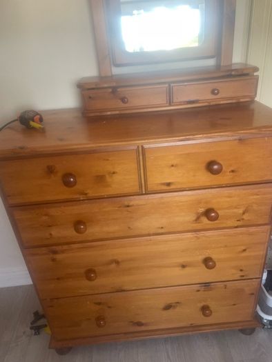 Chest of drawers