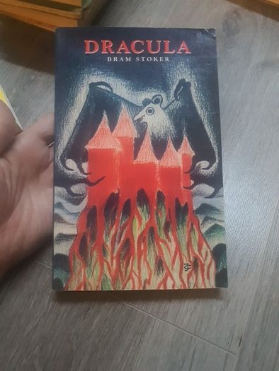 Dracula Bram Stoker (Irish langauge translation by sean o cuirrin, an gum 1997)