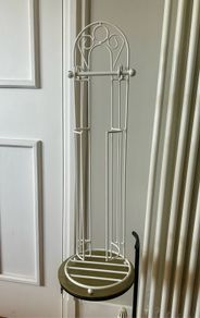 Freestanding toilet roll holder