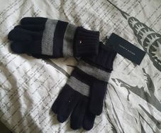 Tommy Hilfiger gloves