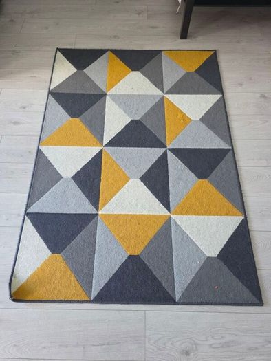 Rectangular Rug (Good condition)