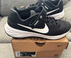 Nike Revolution 6 FlyEase Trainers UK 5.5 EU 38.5 Excellent Condition
