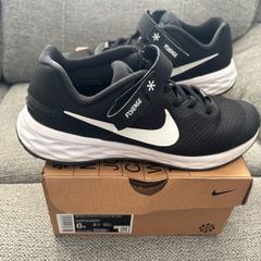 Nike Revolution 6 FlyEase Trainers UK 5.5 EU 38.5 Excellent Condition