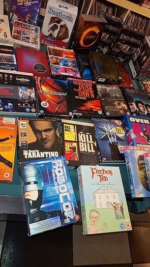 Hundreds of collectible dvd boxsets
