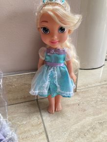 Frozen doll Elsa