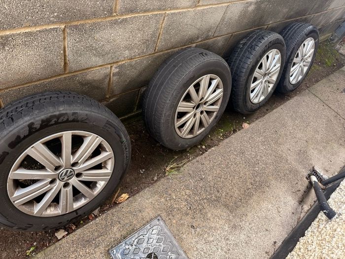 VW Golf original alloys and tyres