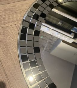 round mirror