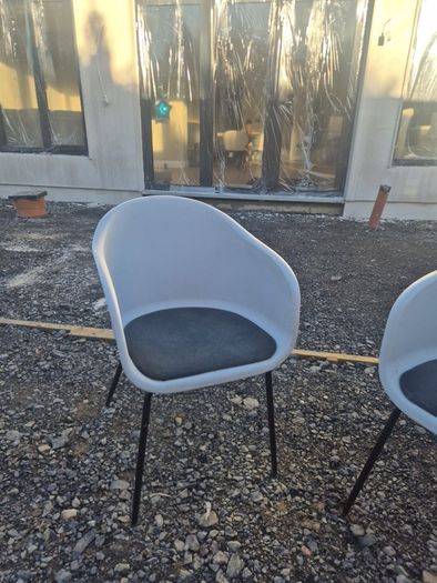 4 Kitchen Chairs in good knick they need a bit of a clean as there was a bit of work being done in the house