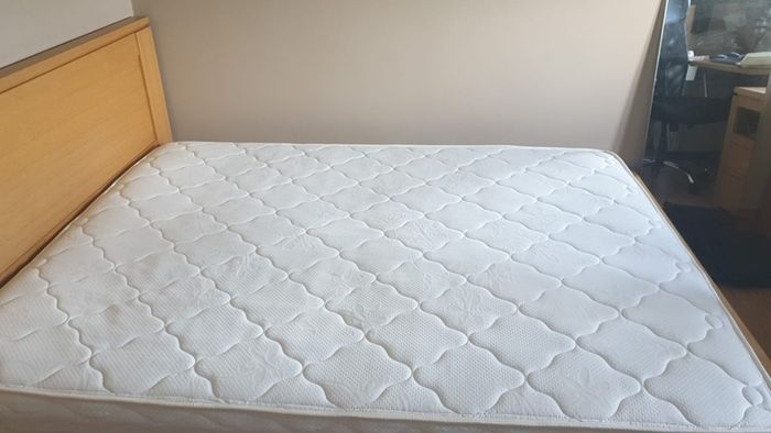 King size bed & 2 lockers