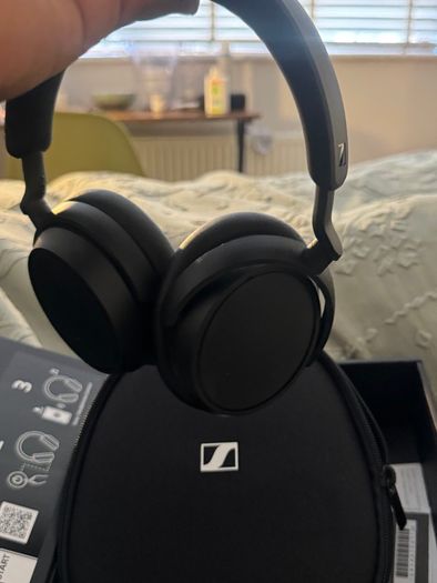 Sennheiser Accentum Plus - Brand new, only tested once