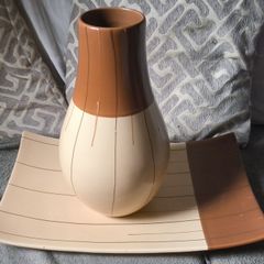 nice collectable vase with base plate