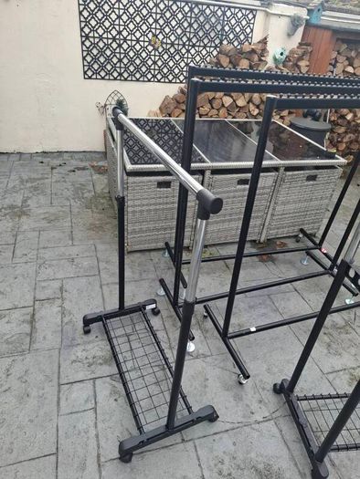 clothes hanging rails