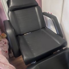salon bed / tattoo bed