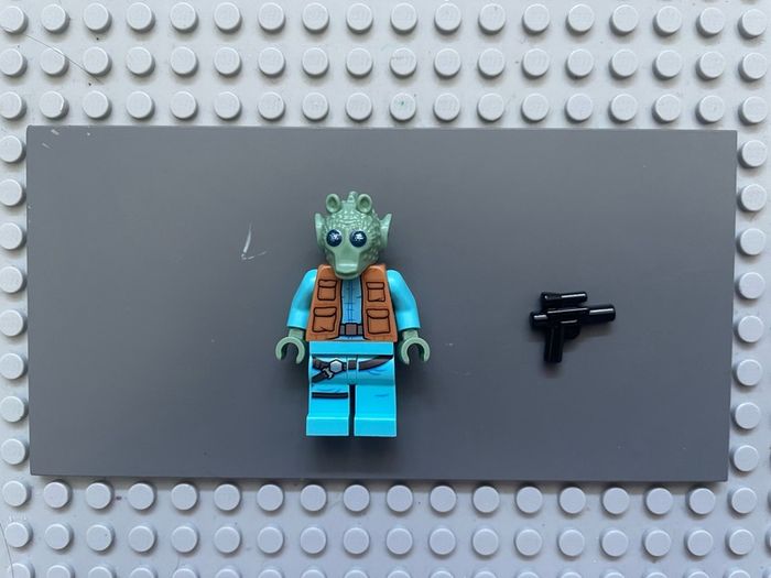 lego Star Wars sw0898 Greedo minifigure- Medium Nougat Vest, Belt on Legs and Torso, Medium Azure Legs