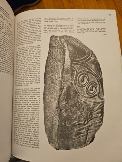 TREASURES OF IRELAND. THIS book is the exhibition catalogue for Tresors d'Irlande (Treasures of Ireland) held at the Galeries nationales du Grand Palais in Paris. Large volume paperback in good condition. See photos for same.