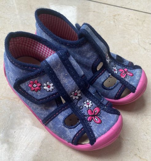 Girls denim sandals size 23