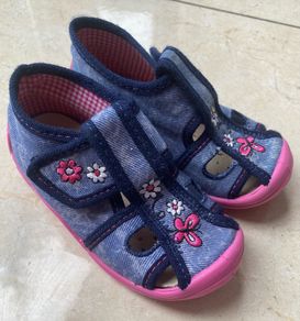 Girls denim sandals size 23