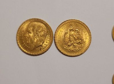 Dos y medio pesos Gold coin