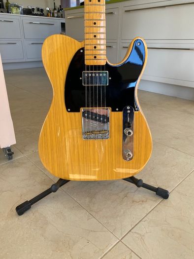 Fender 52 Telecaster American Vintage Reissue Limited Edition FSR. Albert Lee signature on back of headstock.