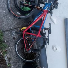 2 bikes for sale can be sold separate carrera vengeance for parts or repair needs two tubes and gears don't really work 40 euro or 2 for 50