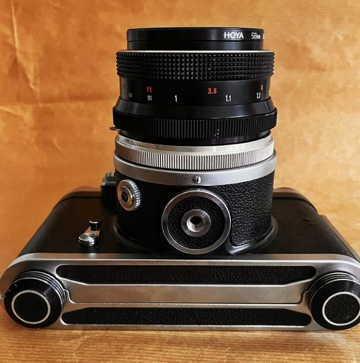 Pentacon Six | Medium Format SLR Camera | Sharp Carl Zeiss Jena MC Biometar 80mm f/2.8 Prime Lens.