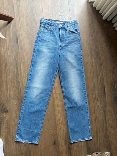 Levis Ribcage straight ankle jeans brand new