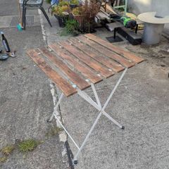 Outdoor folding table