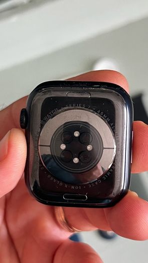 Apple Watch Series 7 45mm + 3 Straps & Charger