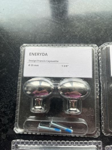 Knobs and drawer pulls