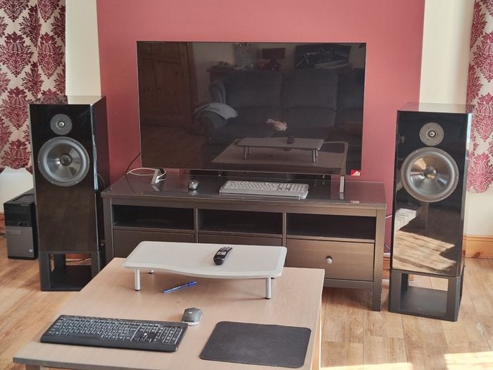 High-quality floor speakers Edgar Audio.