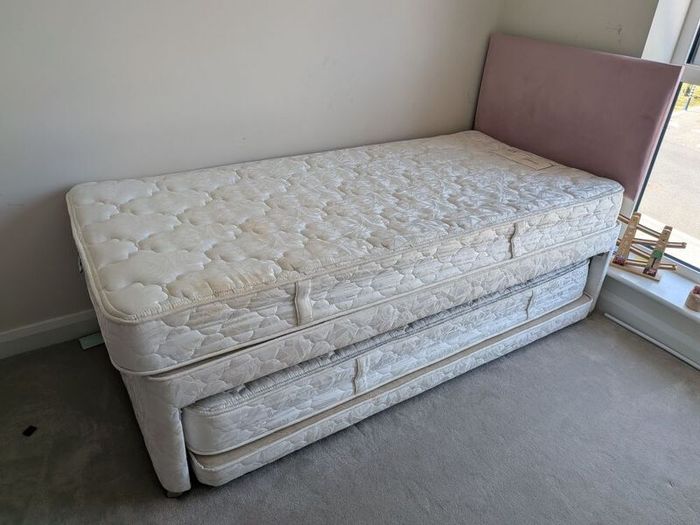trundle bed