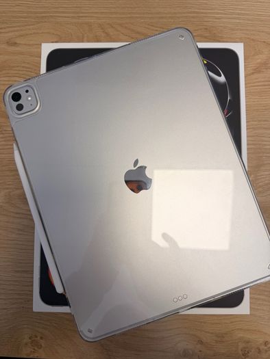 iPad Pro 13 inch 256gb, WiFi and cellular.