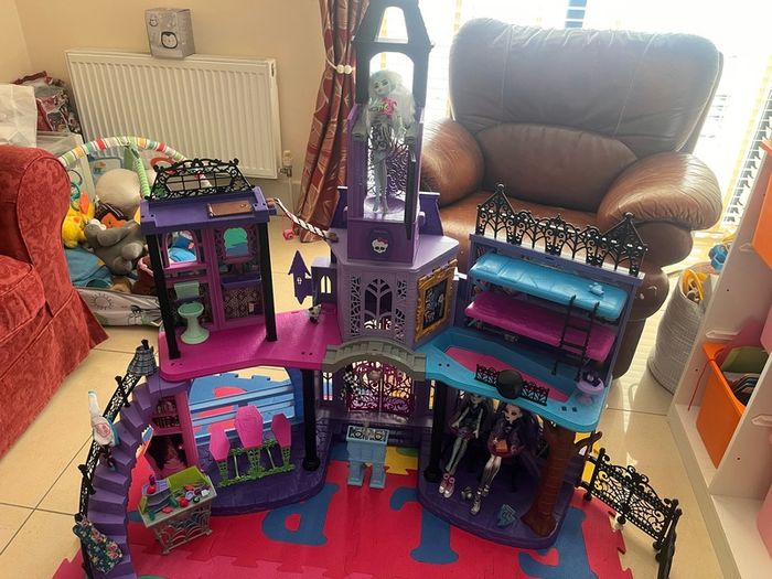 Monster High Playset Haunted High School
