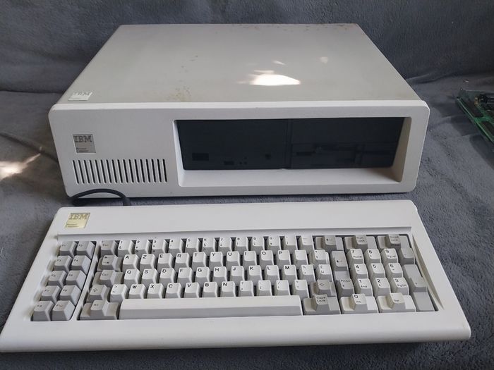 IBM 5150 with keyboard (please read ad)