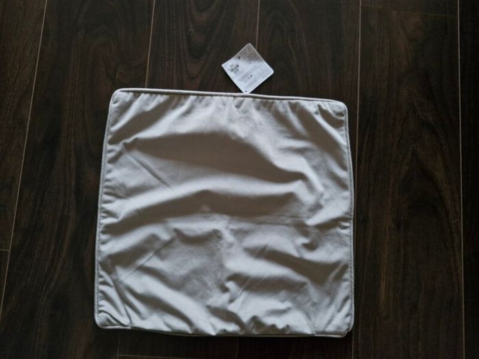 Primark Home Velvet Cushion Cover Taupe Light grey s. 43x43cm
