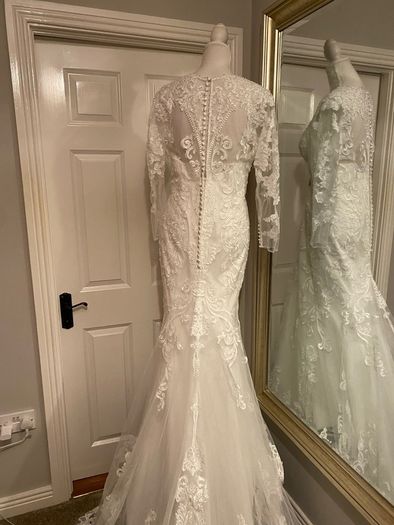 Wedding dress immaculate condition