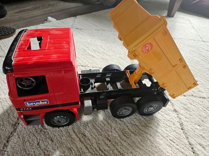 Bruder Truck