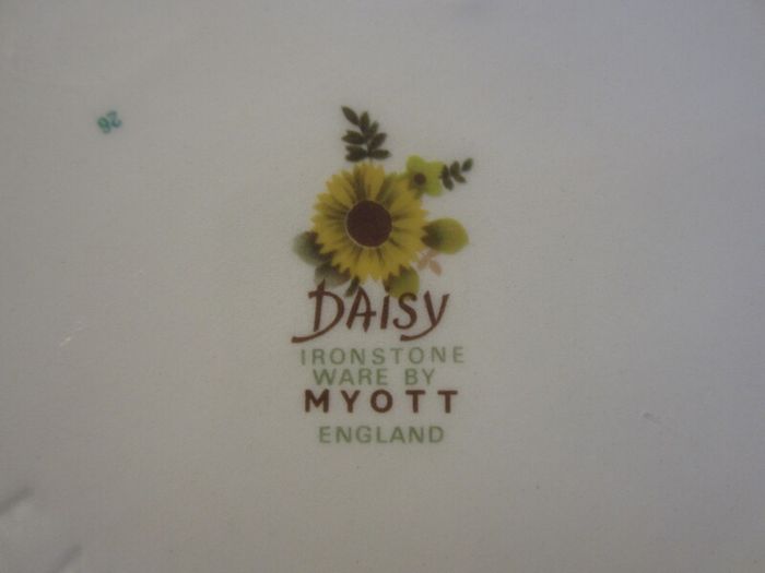 Vintage Myott vegetable dish, DAISY