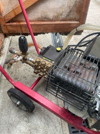 W112 Pressure washer